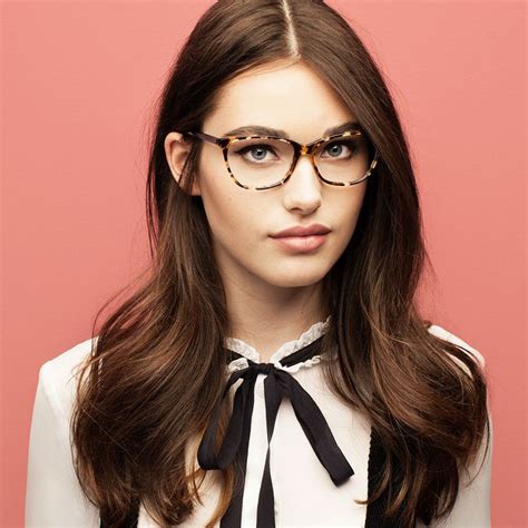 stylish glasses for oval face